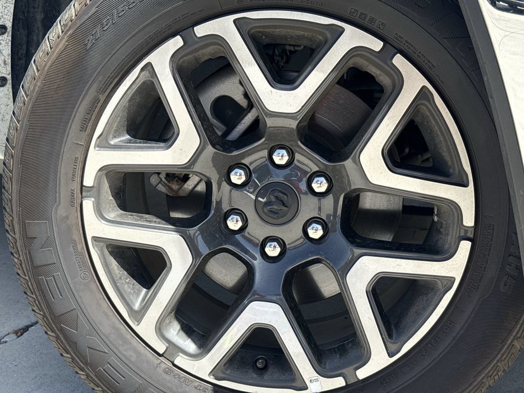 Used 2026 RAM 1500 Laramie AWD/4WD image 9