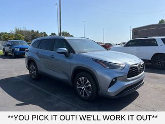 Used 2023 Toyota Highlander XLE FWD 360° Tour