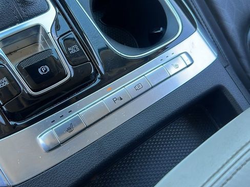 Used 2024 Kia Carnival EX image 26