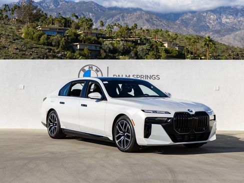 New 2026 BMW 750e xDrive image 2