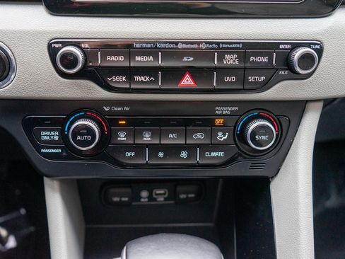 Used 2017 Kia Niro Touring image 25