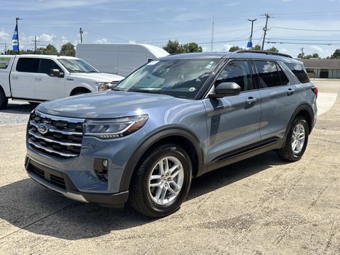 Certified 2026 Ford Explorer Active w/ Active Comfort Package RWD image 3