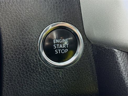 Used 2019 Toyota Highlander SE image 27