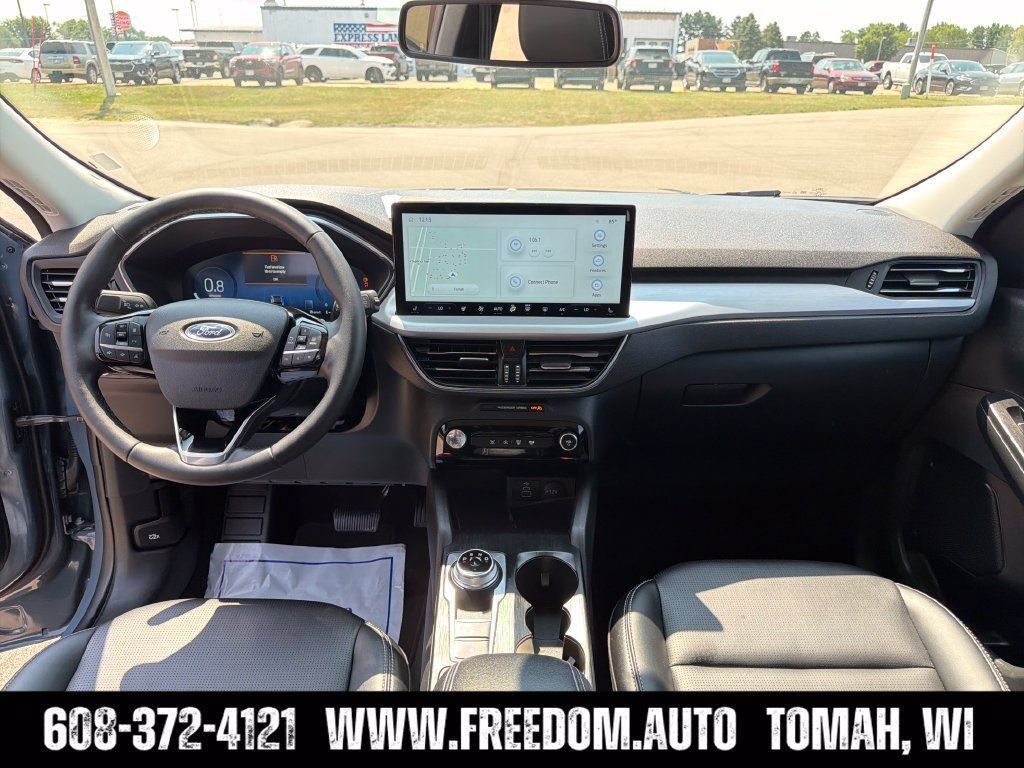 Used 2025 Ford Escape Platinum AWD/4WD image 12