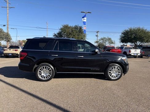 Certified 2023 Ford Expedition Platinum image 4