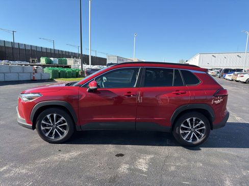 Used 2023 Toyota Corolla Cross XLE w/ Convenience Package image 4