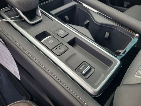 New 2026 Nissan Pathfinder SL w/ SL Premium Package image 37