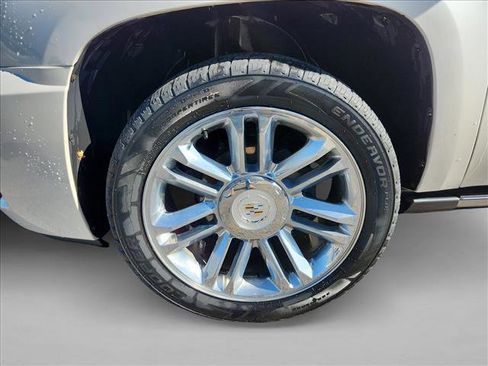 Used 2011 Cadillac Escalade Platinum image 7