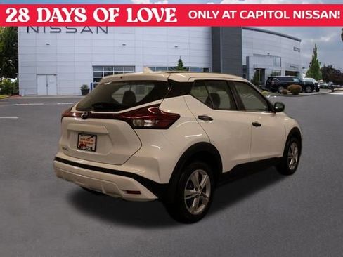 New 2025 Nissan Kicks Play S image 3