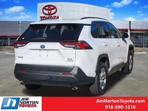 Used 2022 Toyota RAV4 XLE image 6