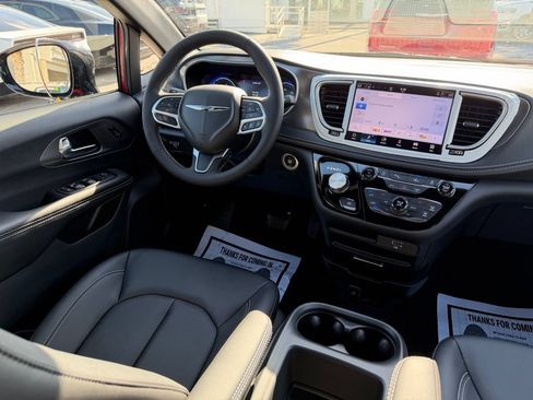 New 2026 Chrysler Pacifica Select FWD image 33