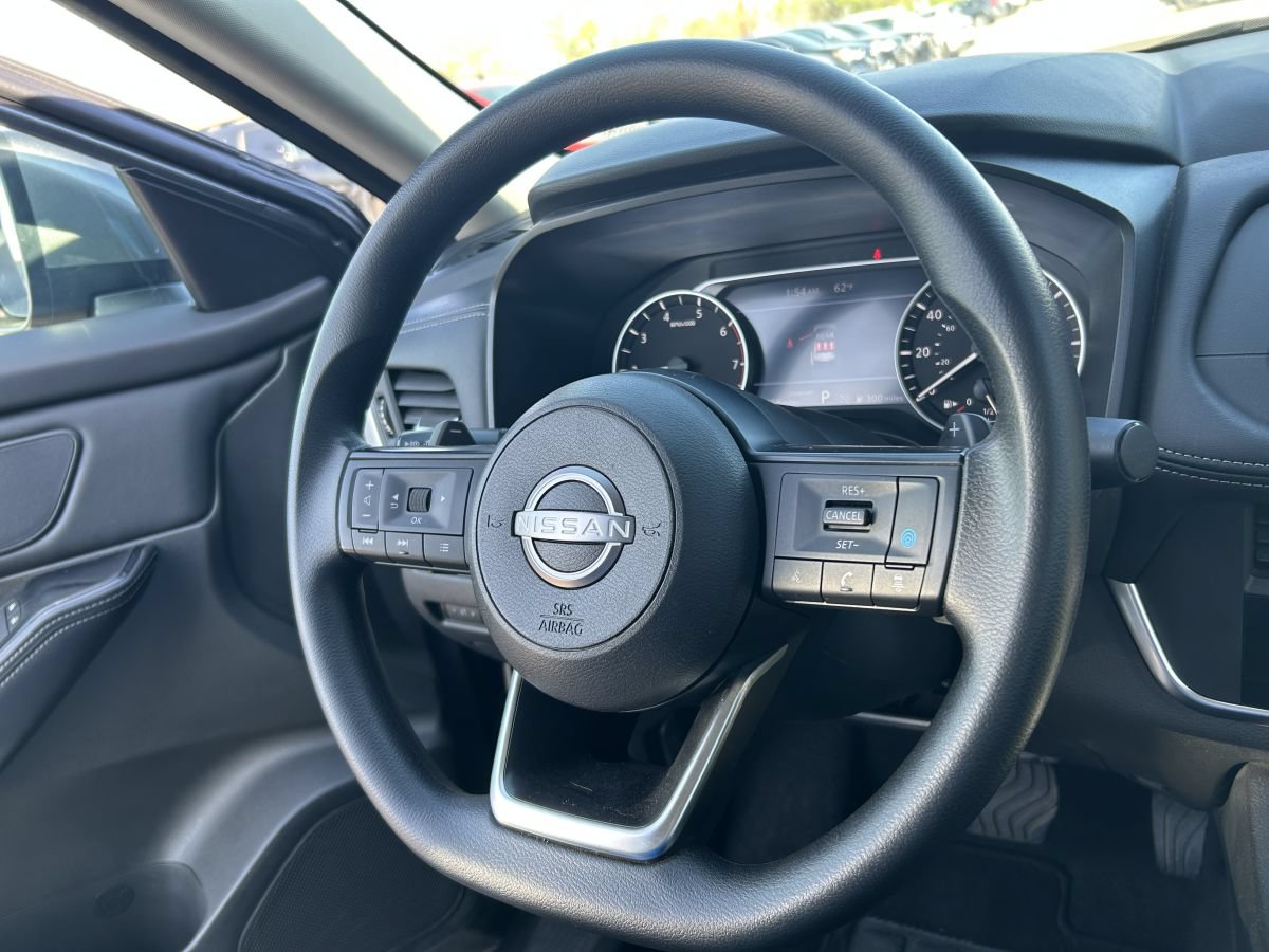 Used 2024 Nissan Rogue SV FWD image 8