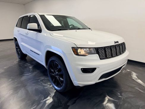 Used 2021 Jeep Grand Cherokee Laredo X AWD/4WD image 23
