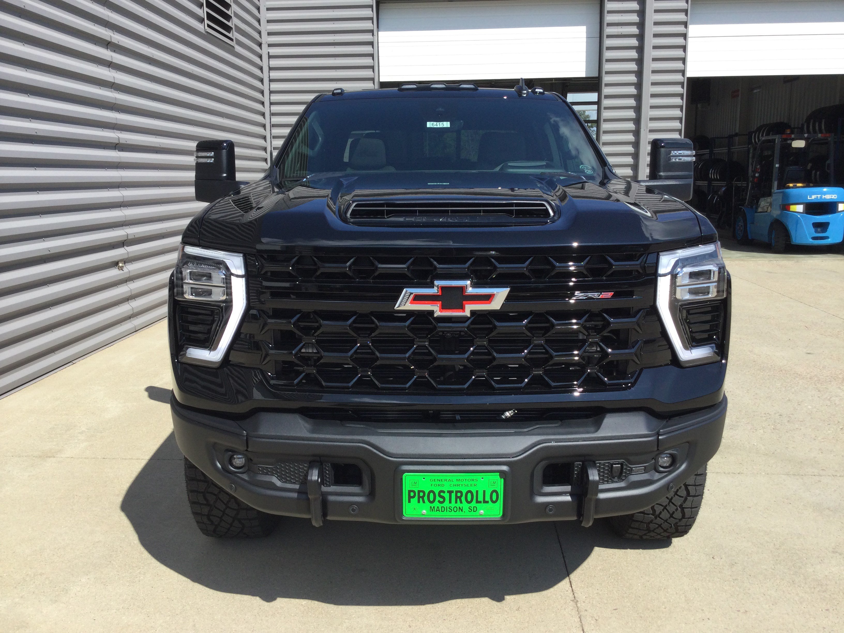 New 2026 Chevrolet Silverado 2500 ZR2 w/ ZR2 Bison Edition AWD/4WD image 3