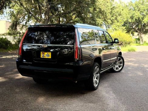 Used 2017 Cadillac Escalade ESV Premium Luxury image 6