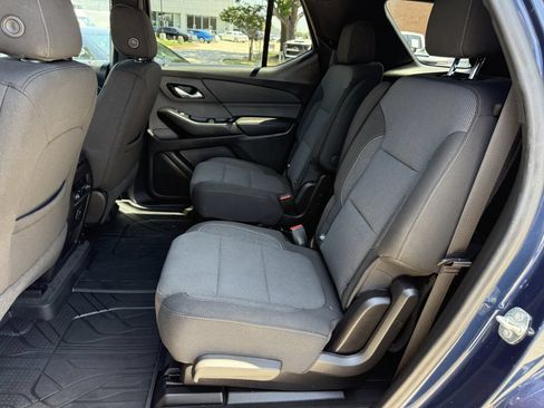 Used 2022 Chevrolet Traverse LT FWD image 28