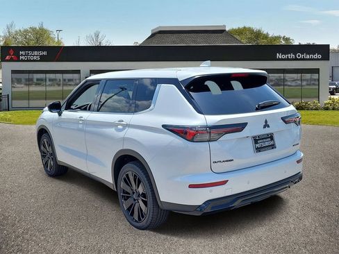 New 2026 Mitsubishi Outlander LE FWD image 2