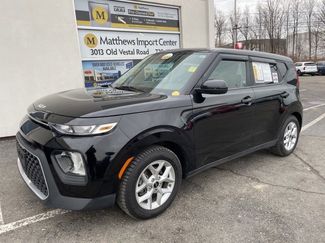 Certified 2022 Kia Soul LX w/ Technology Package video 1