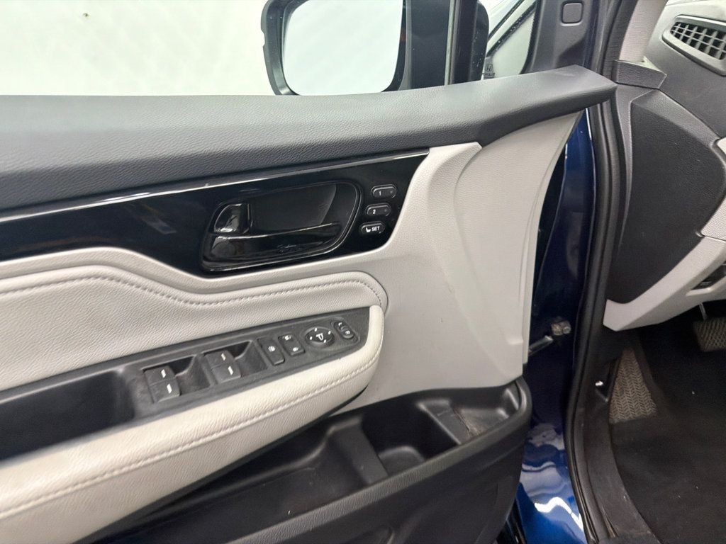 Used 2023 Honda Odyssey Touring image 12