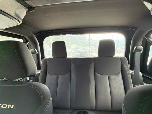 Used 2015 Jeep Wrangler Rubicon w/ Power Convenience Group AWD/4WD image 34