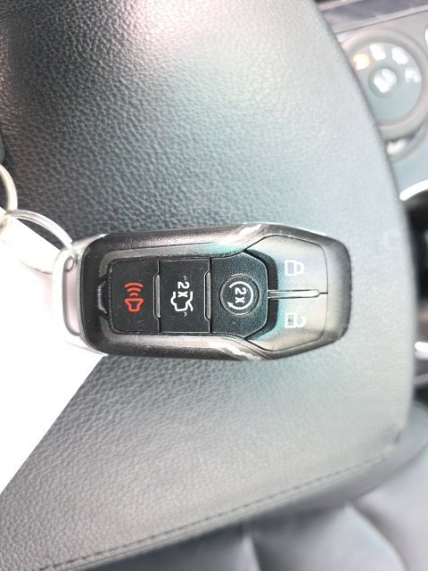Used 2017 Ford Explorer XLT w/ Equipment Group 202A AWD/4WD image 19