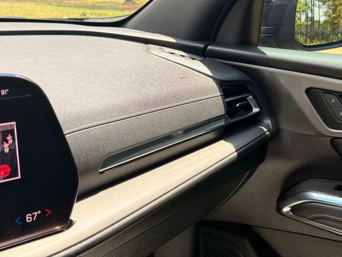 Used 2024 Chevrolet Traverse LT w/ Midnight/Sport Edition FWD image 19