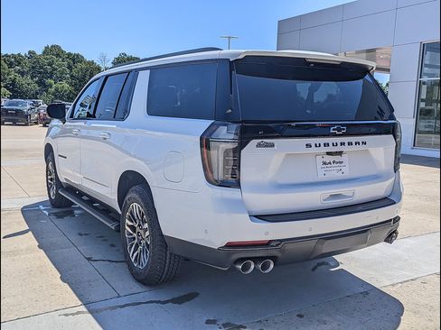 New 2026 Chevrolet Suburban Z71 w/ Z71 Off-Road Package AWD/4WD image 8