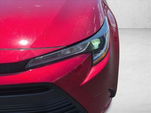 Used 2025 Toyota Corolla LE FWD image 9