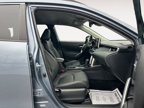 Used 2023 Toyota Corolla Cross XLE image 15