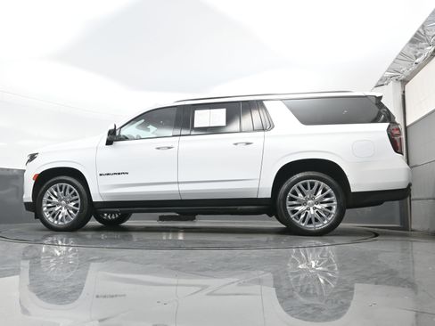 Used 2023 Chevrolet Suburban RST w/ Luxury Package image 31