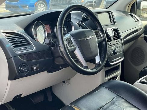 Used 2012 Chrysler Town & Country Touring w/ Entertainment Group #1 FWD image 12