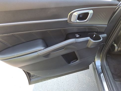 Used 2023 Kia Sorento SX image 10