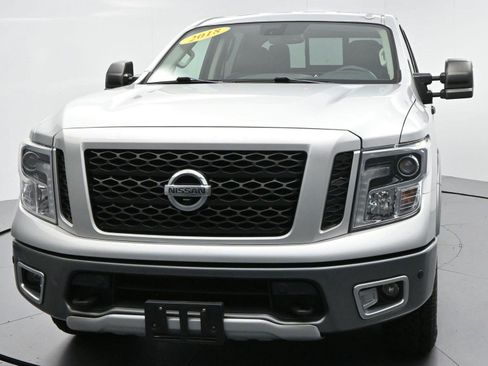 Used 2018 Nissan Titan PRO-4X w/ Pro-4x Convenience Package AWD/4WD image 2