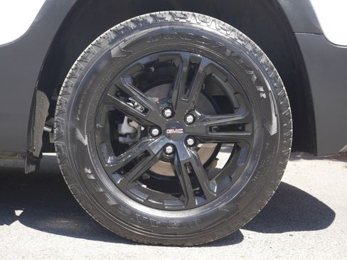Used 2024 GMC Terrain AT4 w/ Infotainment Package II AWD/4WD image 9