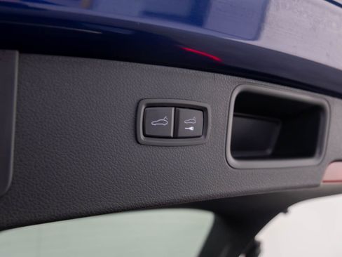 Certified 2025 Porsche Macan image 33