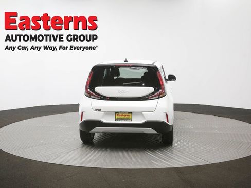 Used 2025 Kia Soul LX w/ LX Technology Package FWD image 37