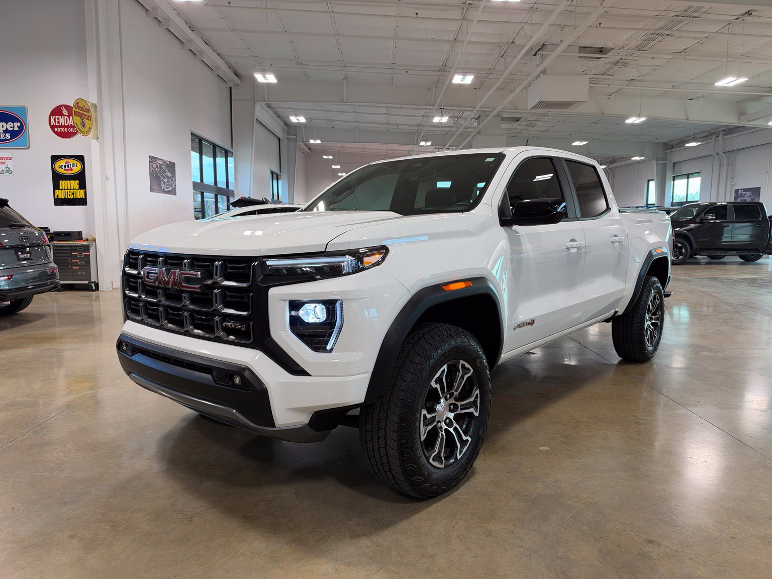 Used 2025 GMC Canyon AT4 AWD/4WD image 3