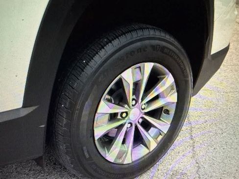 Used 2025 Chevrolet Equinox LT w/ Convenience Package II FWD image 11