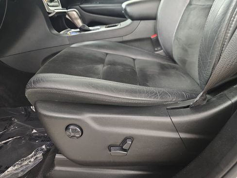 Used 2017 Jeep Grand Cherokee Altitude AWD/4WD image 31
