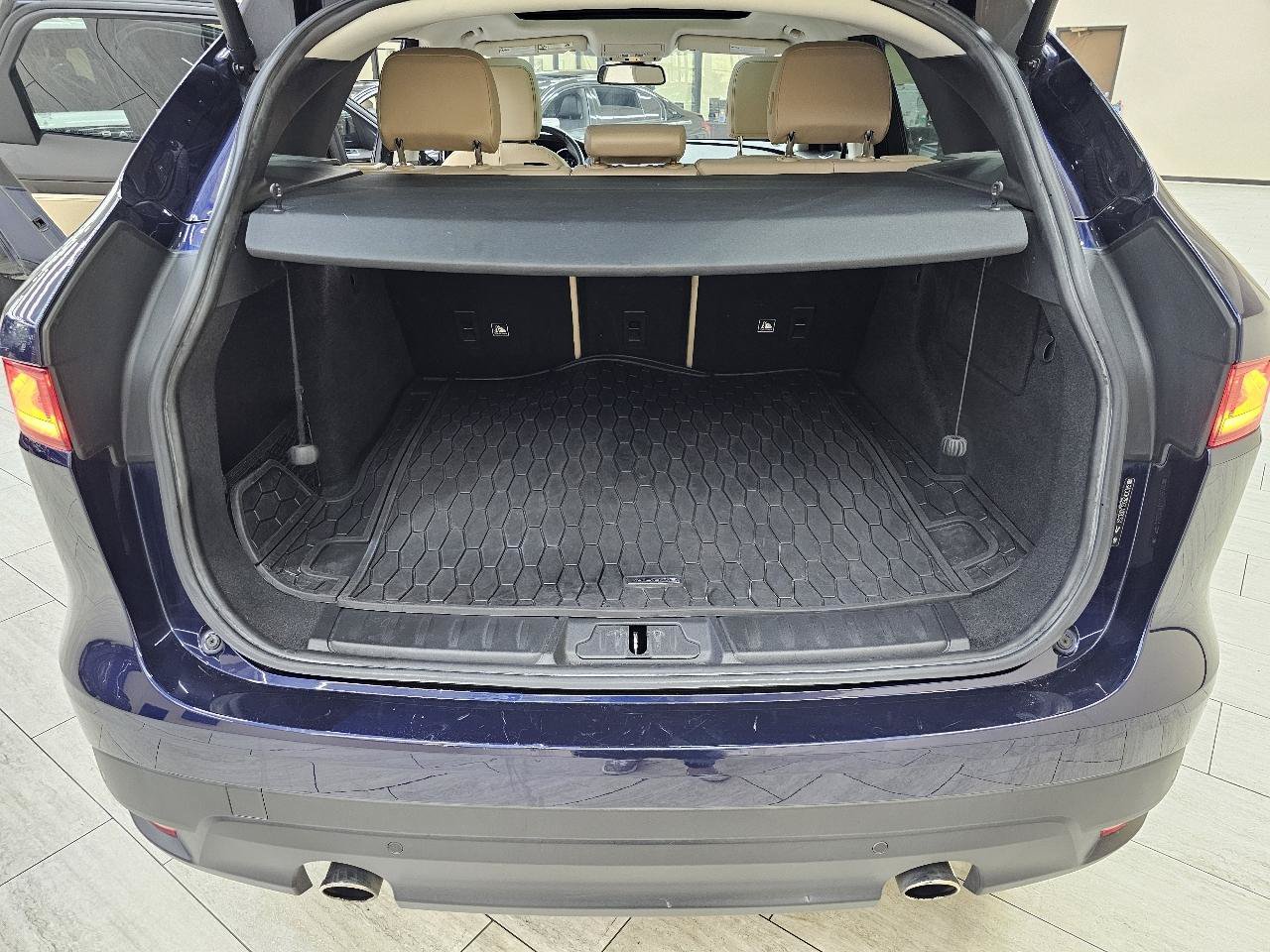 Used 2018 Jaguar F-PACE Prestige AWD/4WD image 13