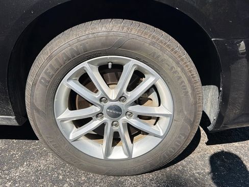 Used 2018 Dodge Grand Caravan SXT FWD image 10
