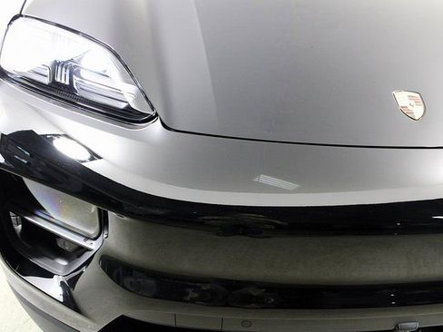 New 2025 Porsche Macan 4S Electric image 11