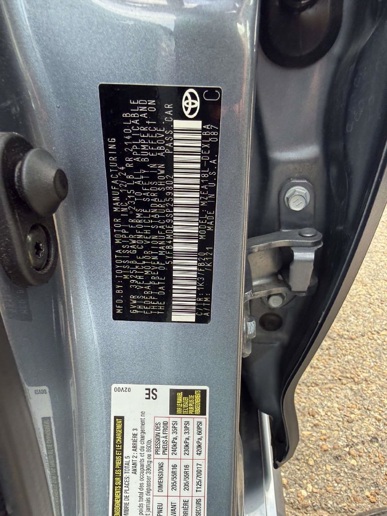 Used 2025 Toyota Corolla LE FWD image 9