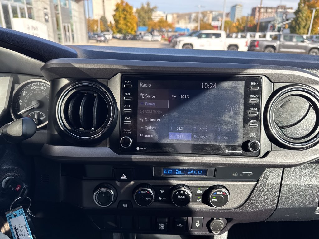Certified 2022 Toyota Tacoma TRD Off-Road AWD/4WD image 17