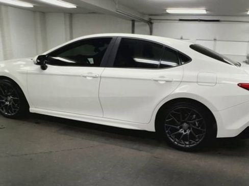 Used 2025 Toyota Camry SE image 6