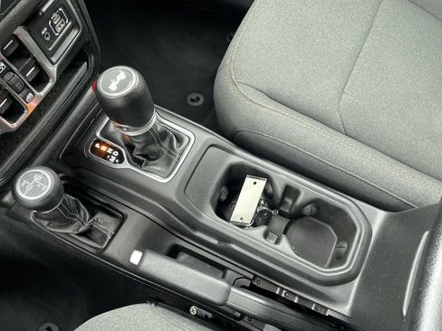 Certified 2024 Jeep Wrangler Unlimited AWD/4WD image 21