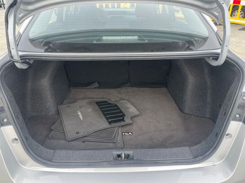 Used 2025 Nissan Versa SV image 31