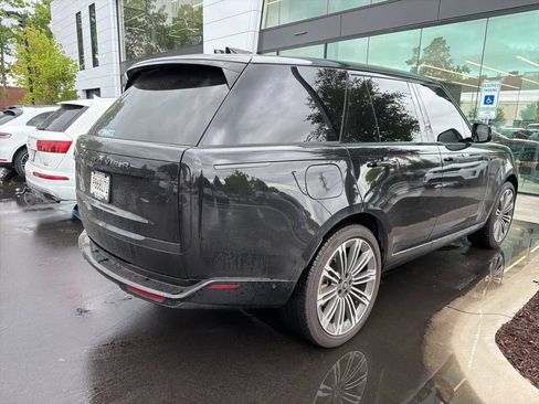 Used 2025 Land Rover Range Rover SE AWD/4WD image 4