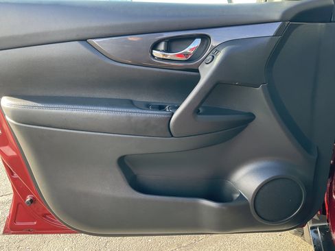 Used 2019 Nissan Rogue SV image 30