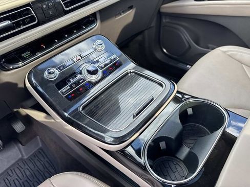 Certified 2023 Lincoln Nautilus Reserve image 27